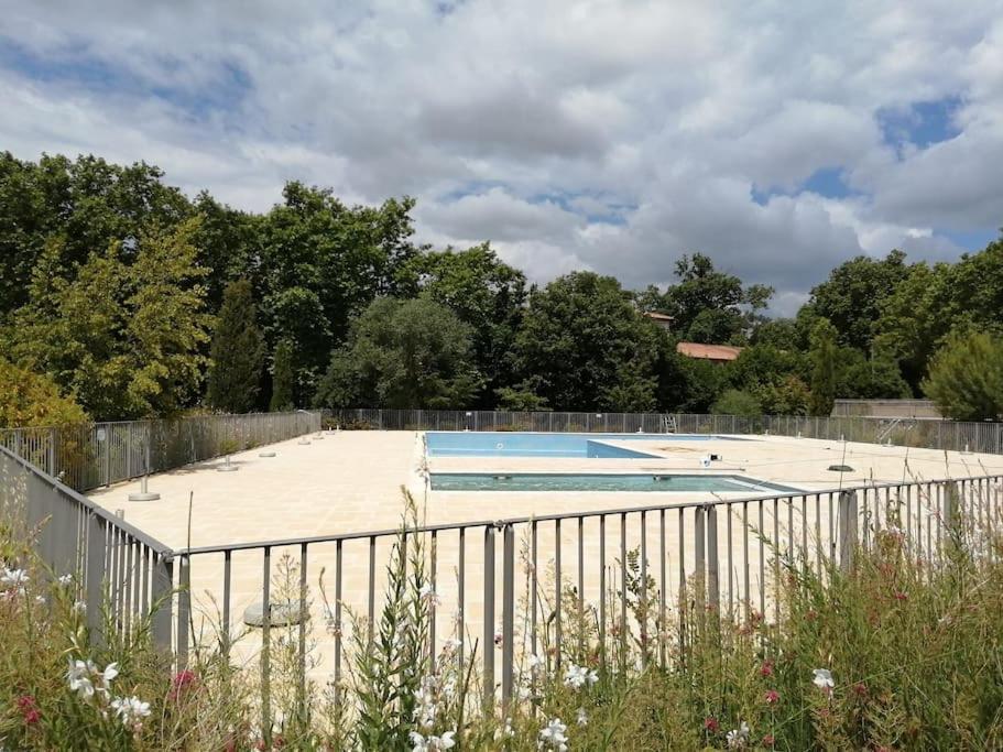 Le Soleil D Eugenie Appartement Dans Residence Avec Piscine Commune Pres De Carcassonne Olonzac Exteriér fotografie